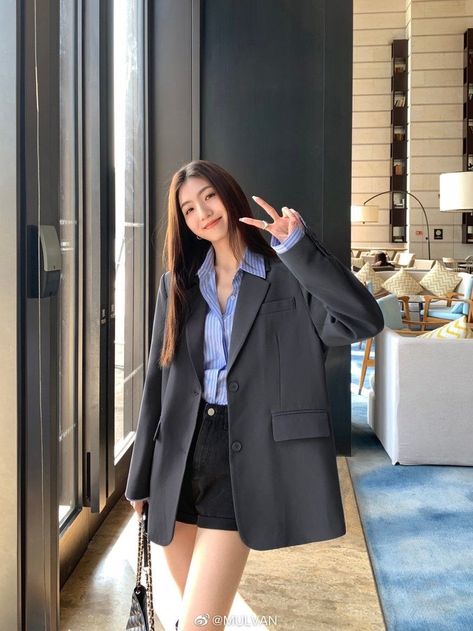 Working Outfit Korean, Blazer Outfits Korean, Asian Business Casual, Academic Aesthetic Outfit, Classy Korean Outfits, Korean Office Look, Korean Blazer Outfit, Korean Work Outfit, Korean Office Outfit