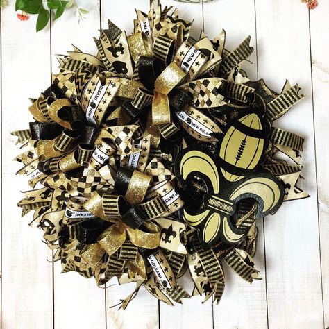 Saints Wreaths, Steelers Wreath, Wood Football, Saints Wreath, Sports Wreath, Door Wreaths Burlap, Gold Football, Diy Fleur, Farmhouse Style Wreath