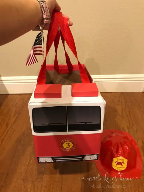 Diy Firetruck Cardboard, Diy Fireman Costumes, Fire Truck Costume, Diy Fire Truck, Truck Costume, Fire Truck Craft, Fireman Costume, Cardboard Costume, Fire Truck Party