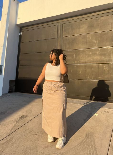 Cargo Skirt Outfit Plus Size, Long Skirt Outfits For Summer Plus Size, Trendy Plus Size Outfits Casual, Plus Size Long Skirt Outfits, Plus Size Summer Outfits Aesthetic, Plus Size Cargo Skirt, Plus Size College Outfits, Long Cargo Skirt Outfit, Trendy Plus Size Outfits