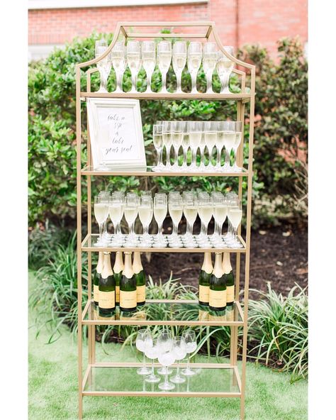 Ceremony Drinks Wedding, Champagne During Ceremony, Welcome Drink Wedding Ideas, Wedding Ceremony Welcome Drinks, Champagne At Ceremony, Ceremony Champagne Table, Champagne Welcome Drink Wedding, Champagne Wedding Display, Champagne Before Wedding Ceremony