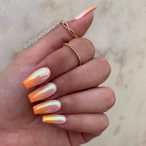 P H I L L I P on Instagram: “Sun set on the east 😀🏜. #coachella2019 #nails #nailart @nayyyy_xo #nails #naildesigns #nailsporn #beautybloggers #fashionblogger…” Pink Theme Photoshoot, Pink Theme Birthday, Sun Nails, Theme Photoshoot, Pink Fur Coat, Nails Trend, Plain Nails, Cute Nail Art Designs, Pink Theme