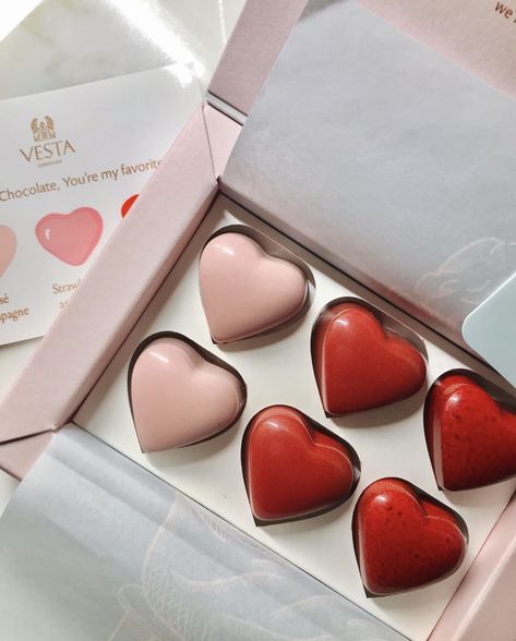 Mirror Packaging, Valentine Packaging, Chocolate San Valentin, Rosé Champagne, Valentines Chocolate, Chocolate Covered Strawberry Recipe, Cupcake Queen, Chocolate Dreams, Luxury Chocolate