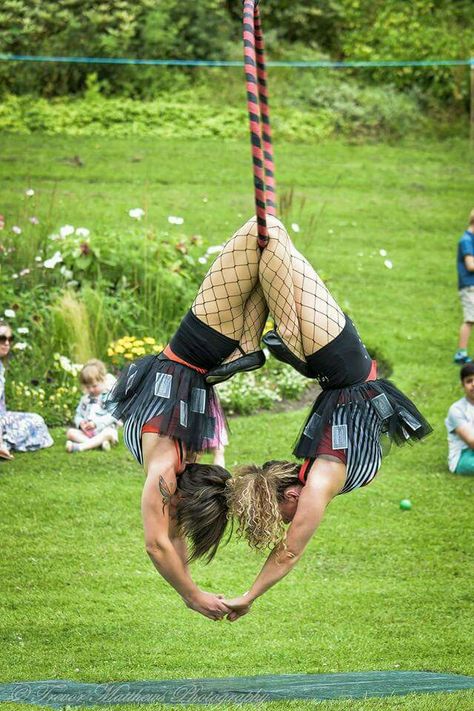 Ariel Hoop Duo, Aerial Hoop Duo Pose, Duo Aerial Hoop, Ariel Hoop, Ring Trick, Aerial Hoop Moves, Lyra Aerial, Aerial Hoop Lyra, Aerial Yoga Poses