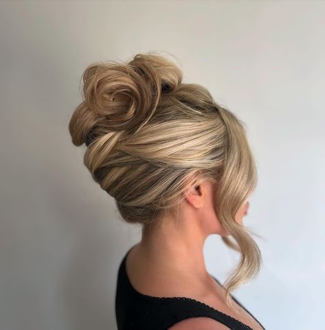 13 Messy Updo Wedding Hairstyle Ideas | Mummy Time High Hairstyles Bun, Hairstyles For Junior Bridesmaids, International Hairstyles, Messy Updo Wedding, Hollywood Glamour Hair, High Updos, Wedding Hairstyle Ideas, College Hairstyles, Blonde Updo