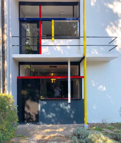 Adam Štěch on Instagram: “Schröder House, architect Gerrit Rietveld, Utrecht, 1924. Photo Adam Štěch, 2019. #modernism #destijl #gerritrietveld #dutchmodernism” Rietveld Schroder House, Schroder House, Corbusier Architecture, Art Deco Ideas, Utrecht Netherlands, Gerrit Rietveld, Colour Architecture, Cafe Shop Design, Front House