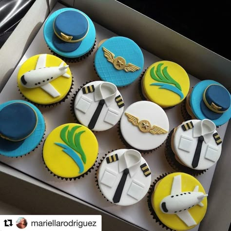 Airplane Cupcakes, Airplane Birthday Cakes, Cupcake Recipes From Scratch, Amazing Cupcakes, Airplane Cake, Fun Cupcake Recipes, Travel Cake, Fondant Cupcake Toppers, Cupcakes Decorados