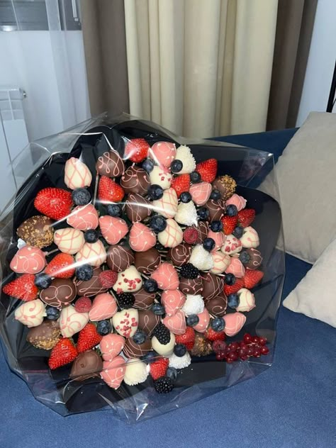 Dinara Kasko, 17 Doğum Günü, Chocolate Covered Strawberries Bouquet, Architectural Designer, Baking Cakes, Cute Couple Gifts, Chocolate Bouquet, Beauty Influencer, Covered Strawberries