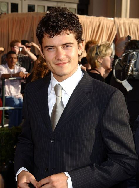 Orlando Bloom 2000s, Orlando Bloom Aesthetic, Orlando Bloom Young, Lotr Legolas, Curly Hair Style, Celebrity Men, Cool Man, Celeb Crush, Sag Awards