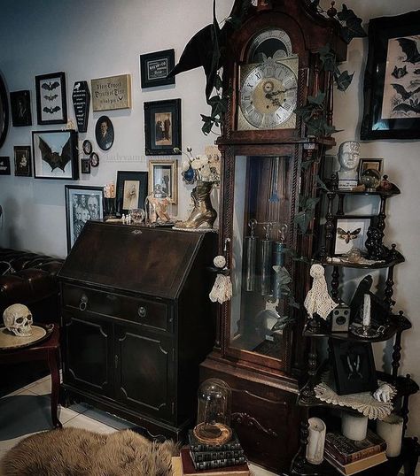 Soul Aesthetic, Gothic Decor Bedroom, Moody Decor, Living Space Decor, Dark Home Decor, Goth Home, Goth Home Decor, Dark Home, Gothic Decor