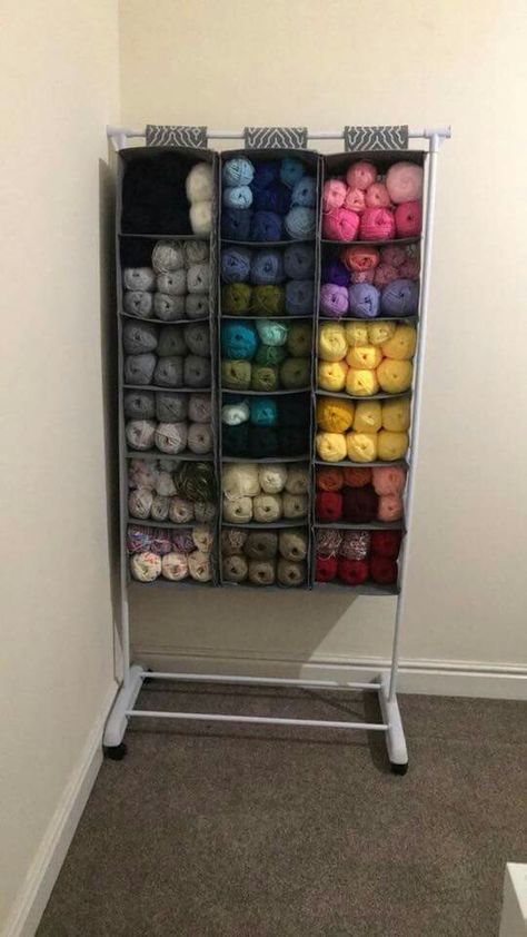 Yarn Storage Ideas, Easy Storage Ideas, Storage Ideas For Small Spaces, Yarn Organization, Dream Craft Room, Craft Room Design, Sewing Room Organization, Yarn Storage, Ideas For Small Spaces