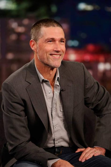 Matthew Fox, 2015 Matthew Fox 90s, Matthew Fox Lost, Matthew Fox, Jimmy Kimmel, Facial Hair, Beautiful Smile, Suit Jacket, Fox, Lost