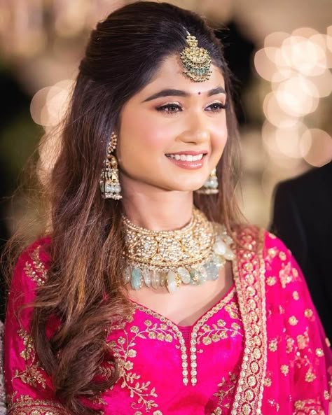 Spotted Best Bridal Makeup Looks Of The Year 2020 Hairstyle For Engagement, Sabyasachi Lehengas, Bridesmaid Indian, Makeup Artist Course, Reception Hairstyles, Lehenga Hairstyles, Engagement Dress For Bride, Bridal Hairstyle Indian Wedding, Hair Style On Saree