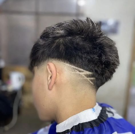 Texture Low Fade, Drop Fade Design, Low Fade Design, Taper Fade With Design, Low Fade Redondo, Mid Fade En V, Low Fade En V, Hair Designs For Boys, Short Fade Haircut