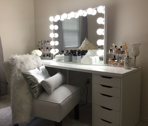 Vanity Ideas - Ikea Linnmon Tabletop with 2 Ikea Alex 5-Drawer Units.  Hollywood Glow Pro Mirror by Impressions Vanity Co.  Helena Chair from Wayfair. Makeup Bench, Moms Makeup, Vanity In Bedroom, Ikea Vanity, Bedroom Vanity Set, Beauty Room Vanity, Luxury Exterior, Ikea Bedroom, Chair Vintage