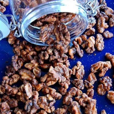 Maple-Toasted Walnuts Spiced Walnuts Recipe, Spicy Walnuts, Spiced Walnuts, Chocolate Covered Nuts, Walnut Recipes, Roasted Walnuts, Nut Recipes, Roasted Nuts, Toasted Walnuts