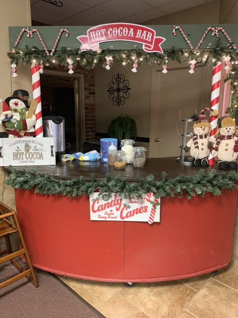 Christmas Cafeteria Decorations, Hot Cocoa Stand Ideas, Christmas Cafe Aesthetic, Hot Chocolate Stand, Hot Cocoa Stand, Christmas Cafe, Coco Bar, Ella Jane, Office Decoration Ideas