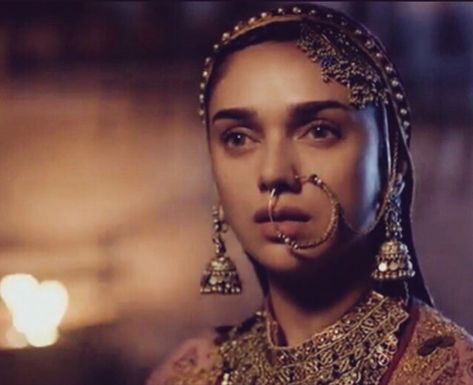 Aditi Rao Hydari as Mehrunisa / Mehrunnisa / Mehrunissa Khilji in Padmaavat College Fest, Aditi Rao Hydari, Human Sketch, Aditi Rao, Indian Movie, Indian Star, Desi Aesthetic, Indian Aesthetic, Indian Movies