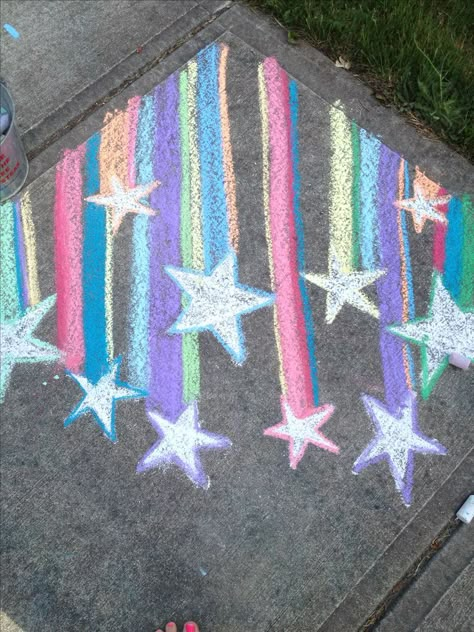 Chalk Wall Art, Fun Chalk Art, Ed Wallpaper, Chalk Design, Chalk Holder, Chalk Wall, Sidewalk Chalk Art, Sidewalk Art, Art Tumblr