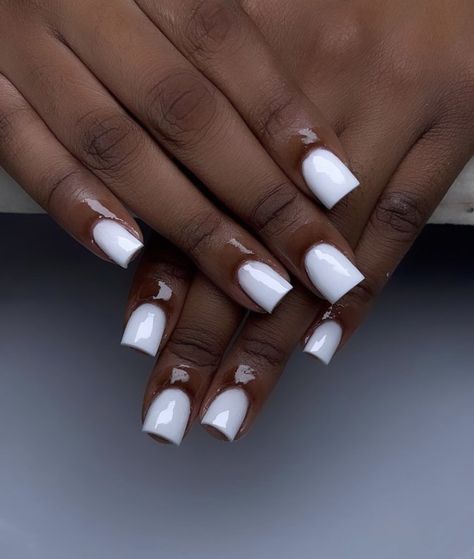 2 Short Nails 3 Long, Short Plane Acrylic Nails, Pretty Gel Nails Simple, Simple Short Acrylic Nails Mom, Short Nails Ideas Black And White, Shorties Nails Simple, White Nails Biab, Sport Nails Length, Nail Ideas White Design