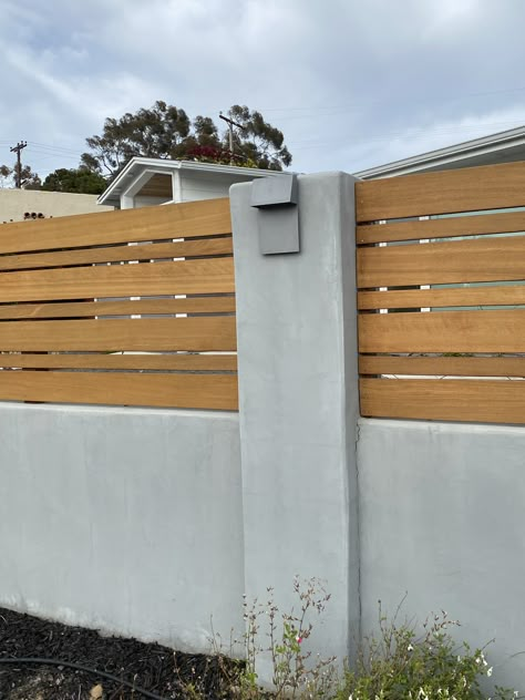 Concrete And Wood Fence Ideas, Yard Wall Design, Stucco And Wood Fence, Villa Fence Wall Design, Fence On Concrete Wall, Concrete And Wood Fence Modern, Wood Fence Design, Compound Wall, Home Design Diy