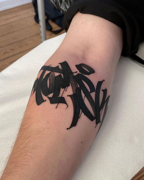 Graphitti Tattoos, Gang Tattoo Ideas, Grafitti Tattoos, Tag Tattoo, Gang Tattoos, Tattoo Graffiti, Tattoo Maker, Vegan Tattoo, Graffiti Tattoo