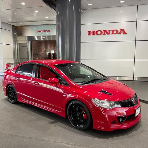 Ao Inoue on Instagram: “#mugenmonday My MUGEN RR in Honda Aoyama ♥️ #mugenRR #無限RR #fd2rr #civictyperfk8 #civicfd #hondalife #hondacivic #jdm #jdmhonda…” Mugen Rr Honda Civic, Honda Fd Type R, Honda Civic Fd Mugen Rr, Honda Fd, Mugen Honda, Honda Civic Fd, Civic Fd, Honda Vtec, Honda Civic Car