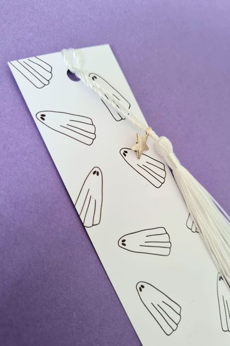 White bookmark with black outlines of ghosts dotted around. Printed on glossy card and decorated with a white tassel & silver star charm. Perfectly tactile to play with whilst reading. White Ghost, Monochrome Art, White Tassel, Bookmarks Handmade, Star Charms, Silver Stars, Halloween Themes, To Play, Ghost