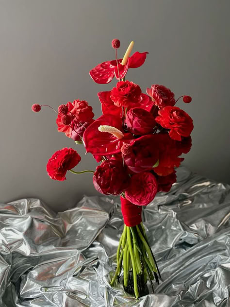 Aesthetic wedding bouquet, stylish bouquet with red callas, trendy red bouquet for the bride, fashionable wedding bouquet 2024, photo shoot for a florist shop, inspiration for a florist, stylish bouquet with red flowers, photo zone at a wedding, red bouquet with silver, red bouquet for a holiday, aesthetic photo with red flowers Red Calla Lily Bouquet, Red Flower Wedding Bouquet, Red Aesthetic Wedding, Red Bride Bouquet, Red Bouquet Flowers, Aesthetic Wedding Bouquet, Red Wedding Aesthetic, Bouquet Red Flowers, Trendy Bouquet