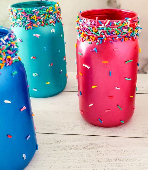 Ice Cream Mason Jars, Painted Mason Jars Diy, Birthday Candles Diy, Ice Cream Painting, Mason Jar Craft, Birthday Candle Holder, Candy Theme Birthday Party, Cute Candle, Ice Cream Sprinkles