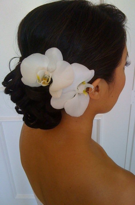 orchid in hair #bridalhair #accessories #weddinghair Orchid In Hair, Best Wedding Makeup, Hairdo Wedding, Bridal Hair Inspiration, Flowers In Her Hair, Orchid Wedding, Hawaiian Wedding, Wedding Hair And Makeup, Floral Hair