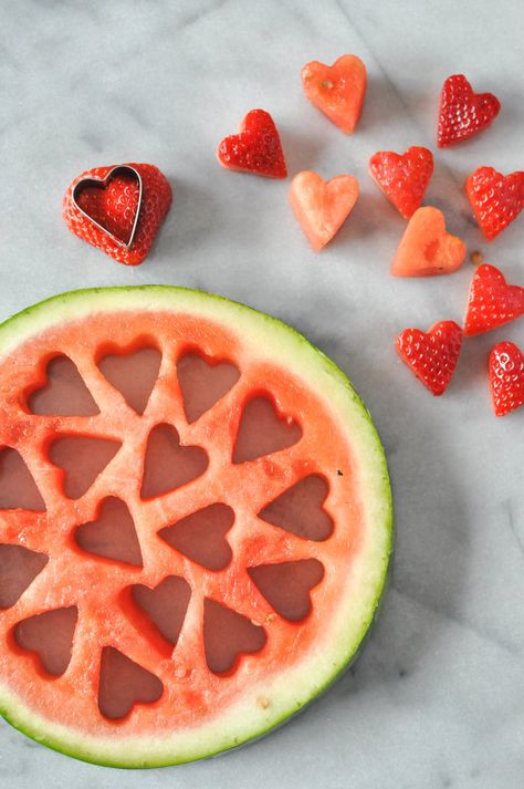 Watermelon And Strawberry, Watermelon Food Ideas, Heart Watermelon, Heart Shaped Watermelon, Heart Shaped Food For Kids, Fruit Snack Valentine, Watermelon Heart, Breakfast Smoothie Bowl, Healthy Valentines