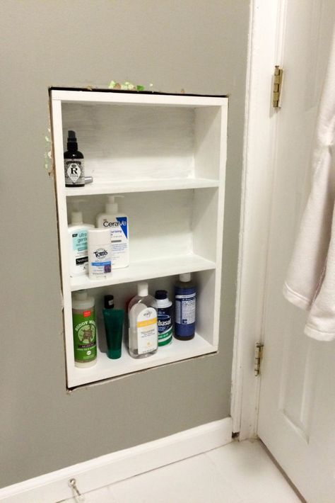 Built In Bathroom Storage, Diy Built Ins, Behind Toilet, Bathroom Storage Over Toilet, Small Bathroom Solutions, Diy Bathroom Storage Ideas, Top Bathroom Design, Mini Bad, Shelves Over Toilet