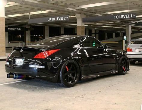 Black 350z, Jdm Builds, 350z Black, Nissan 350z Custom, 350z Nissan, Cars Nissan, Nissan Z Cars, Hyper Cars, Nissan Fairlady