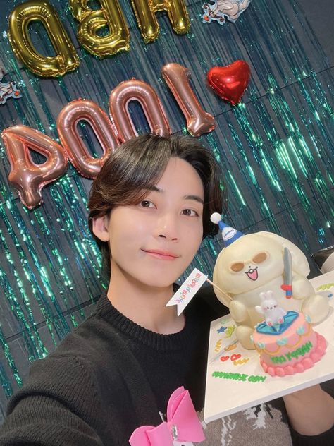 Happy Birthday Jeonghan Happy Birthday Honey, Happy Birthday Angel, Seventeenth Birthday, Astro Wallpaper, Birthday Angel, 17 Kpop, Happy Birthday Love, Seventeen Debut, Pledis 17