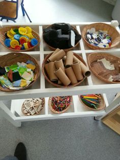 Art Classroom Design, Preschool Classroom Setup, Loose Part, Reggio Inspired Classrooms, Eyfs Classroom, Reggio Classroom, Loose Parts Play, Recycling Projects, Reggio Inspired