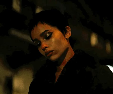 Selina Kyle Zoe Kravitz Makeup, Zoe Kravitz Gif Batman, Zoe Kravitz Pfp, Zoe Kravitz Catwoman Makeup, Cat Woman The Batman, Selina Kyle Makeup, Zoe Kravitz Selina Kyle, Cat Woman Zoe Kravitz, Selina Kyle The Batman