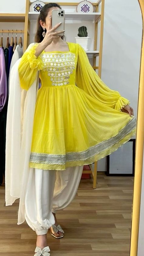 Pashtun Dress, Suits For Women Indian, Afghani Clothes, Afghan Fashion, Stylish Short Dresses, Afghan Clothes, Modest Dresses Casual, Fancy Dresses Long, Afghan Dresses