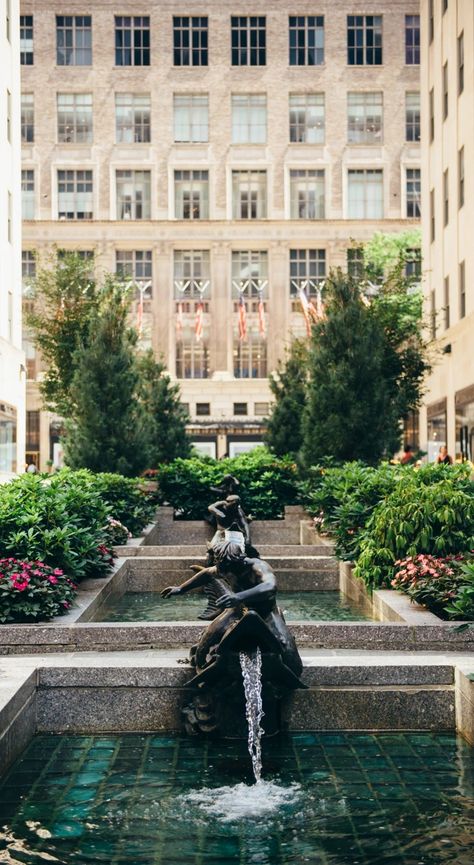 30 Rockefeller Plaza, Rockerfella Centre, Nwe York, New York Vibes, York Aesthetic, Rainbow Room, New York Aesthetic, Rockefeller Center, Radio City