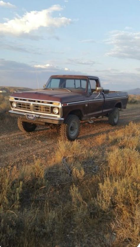 Country Trucks, Old Ford Trucks, Classic Ford Trucks, Old Pickup Trucks, Jacked Up Trucks, Dream Trucks, Old Pickup, Pick Up Truck, Dream Vehicles