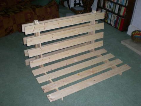 How To Make A Fold out Sofa/Futon/Bed Frame - Upgrading the 'staple pallets' idea Futon Bed Frame, Ikea Futon, Sofa Futon, Diy Futon, Futon Decor, Futon Bedroom, Murphy Bed Ikea, Futon Chair, Sofa Bed Frame