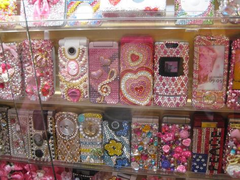 2000s Phone, Bedazzled Phone Case, Flip Phone Aesthetic, Y2k Phone, Bling Phone Cases, Retro Phone, 2000s Aesthetic, Legally Blonde, Flip Phones