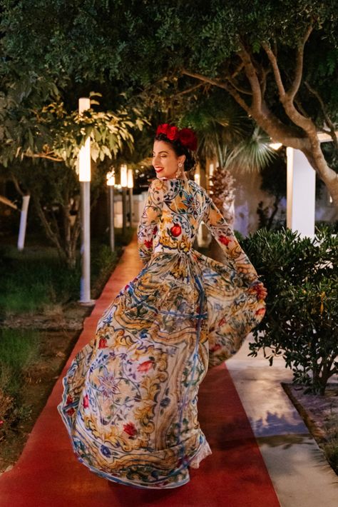 Frida Kahlo Wedding Dress, Frida Wedding Dress, Frida Kahlo Dress Up, Modern Frida Kahlo Style, Frida Kahlo Inspired Fashion, Modern Mexican Wedding Dress, Frida Kahlo Wedding Inspiration, Mexican Inspired Wedding Dress, Mexican Style Wedding Dress