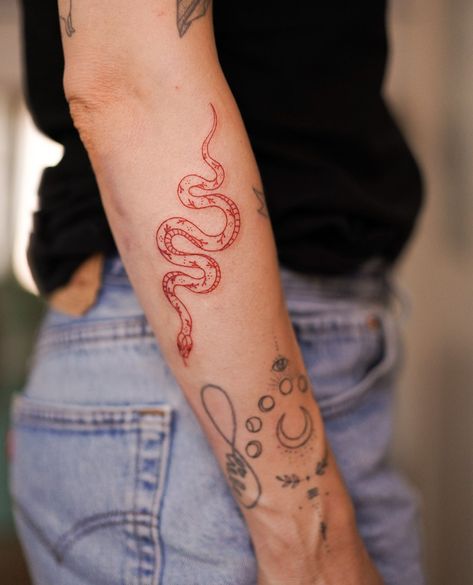 red snake⁠ ⁠ ⁠ #tattooart #tattooed #tattooartist #ink #inkedup #tat #tattooer #tatuaggi #tattooist #tattoolife #tattoosupply #tattooideas #tattoodesign #instatattoo #blackwork #schorndorf #lrosie #cute #cutetattoo #smalltattoo #fineline #redtattoo #snaketattoo Year Of The Snake Tattoo, Red Snake Tattoo, Snake Tattoos, Snake Tattoo Design, Red Snake, Stuttgart Germany, Red Tattoos, Year Of The Snake, Botanical Tattoo