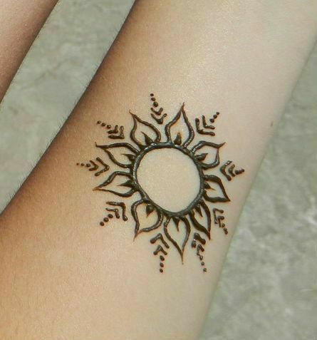 Sunshine Tattoos, Shoulder Henna, Henna Tattoo Design, Henne Tattoo, Cute Henna Tattoos, Small Henna, Daughter Tattoo, Cute Henna, Tato Henna