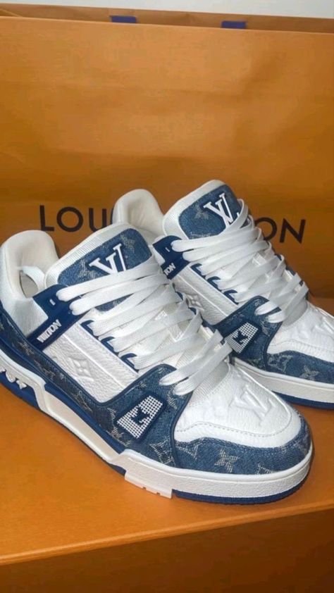 Zapatillas Louis Vuitton, Lv Sneakers, Pretty Sneakers, Nike Fashion Shoes, Preppy Shoes, Pretty Shoes Sneakers, Fashion Shoes Heels, All Nike Shoes, Shoes Outfit Fashion