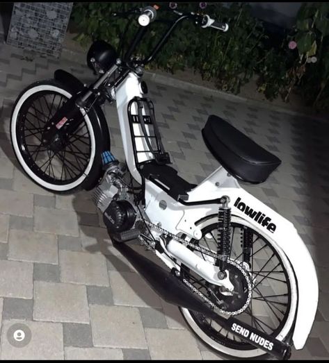 Custom Moped, Moto 50cc, Build A Bike, Honda Cub, Door Security, Urban Bike, Vintage Bikes, Mini Bike, Electric Bike