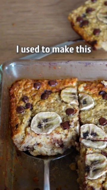 @goveganchallenge on Instagram: ""GET The Complete Plant Based Cookbook - Over 200+ Delicious Vegan Recipes Including 30-day Meal Plans" =>> LINK IN BIO 🔗 @goveganchallenge

1️⃣ or 2️⃣? Which #recipe would you try?👇

By @Fitgreenmind

1️⃣ BANANA BREAD BAKED OATMEAL 🍌

I used to make this every Sunday for my family and they loved it (I should start doing it again) 😋.
Much love
Maya ✨
RECIPE (6-8 servings, 45min prep time):
-2 large ripe bananas, mash
-1 1/3 cup (330ml) plant milk
-1/4 cup (60g) nut butter
-4 Tbsp maple syrup
Mix everything
-2 cups (200g) oats
-2 Tsp baking powder
-a handful of chocolate chips
Stir it in.
Decorate with some banana slices.
Bake at 200C/400F for 30-35min and let it cool down a few minutes.

2️⃣ BAKED PANCAKE🥞

This is honestly like cake for breakfast and Banana Bread Baked Oatmeal, Baked Breakfast, Breakfast Oats, Banana Slices, Vegan Challenge, Plant Milk, Baked Oatmeal Recipes, Plant Based Cookbook, Vegan Yogurt