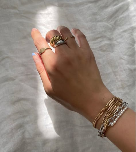 Mixed Jewelry Style, Mixed Metals Jewelry Style, Vintage Punk Fashion, Silver Bracelet Stack, Gold Bracelets Stacked, Index Finger Ring, Mixed Metal Bracelets, Silver Jewlery, Gold And Silver Bracelets