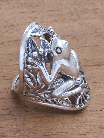 I found this amazing Vintage Metal 3D Hollow Frog Ring Funny Animal Ring with US$5.99,and 14 days return or refund guarantee protect to us. --Newchic Frog Rings, Frog Ring, Mother Days Gift, Silver Leaf Ring, Frog Jewelry, Hollow Ring, Rock Rings, Silver Cocktail, Wedding Ring Sizes